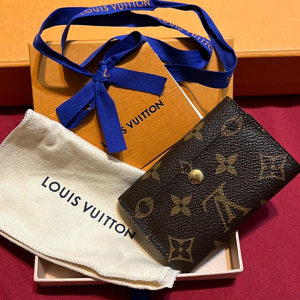 $4️⃣5️⃣0️⃣Authentic Louis Vuitton 6 keys holder